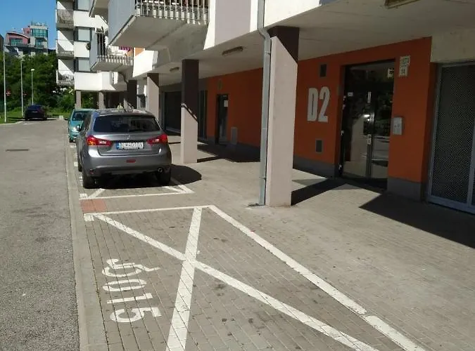 Апартаменты Brand New Apartment. Parking Spot Included! *