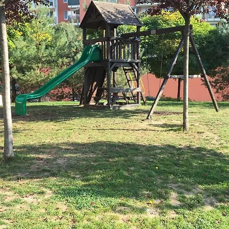 Brand New Apartment. Parking Spot Included! Daire Bratislava