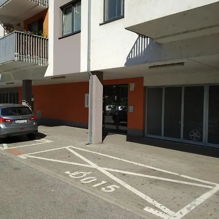 Brand New Apartment. Parking Spot Included! Daire *
